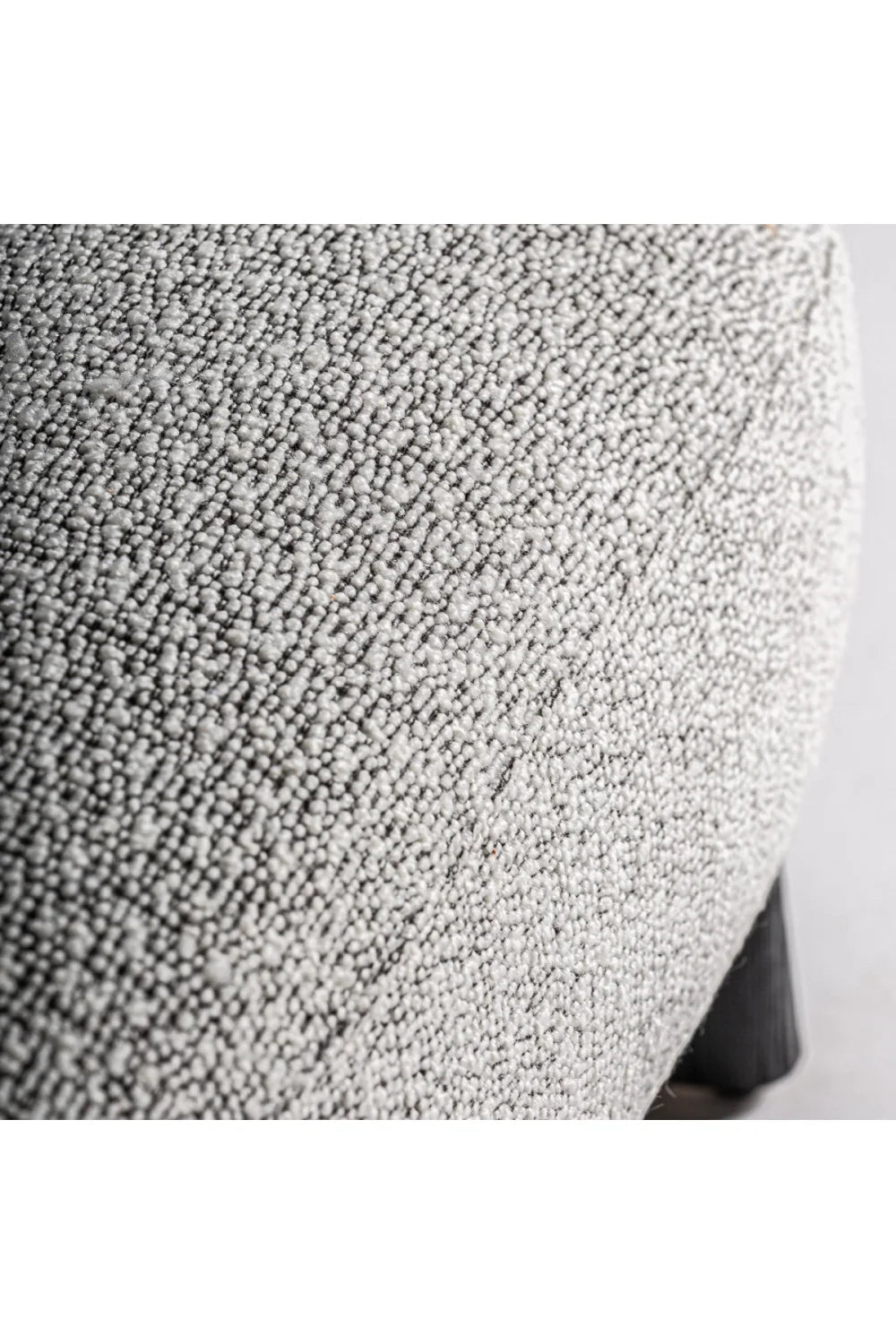 Fauteuil capitonné à accoudoirs en chêne noir | Vical Home Nara