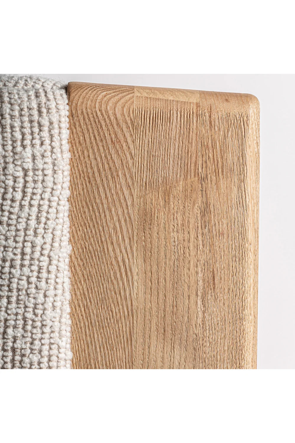 Fauteuil capitonné à accoudoirs en chêne naturel | Vical Home Nara