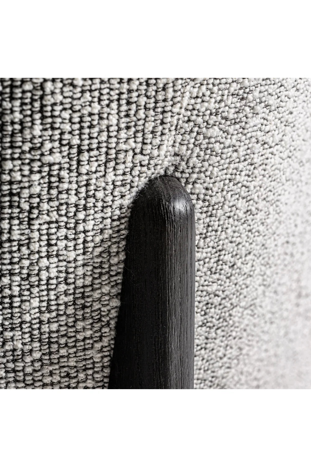 Fauteuil capitonné à accoudoirs en chêne noir | Vical Home Nara